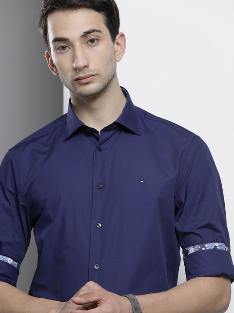 

Tommy Hilfiger Men Navy Blue Solid Regular Fit Formal Shirt