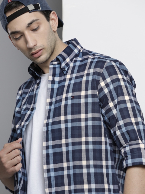 

Tommy Hilfiger Men Navy Blue Checked Casual Shirt