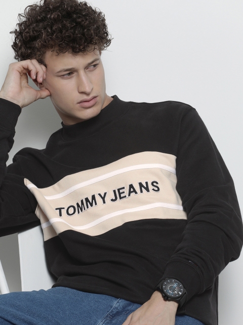 

Tommy Hilfiger Men Black & Beige Applique Sweatshirt