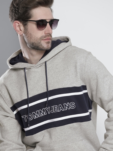 

Tommy Hilfiger Men Grey & Navy Blue Printed Hooded Sweatshirt