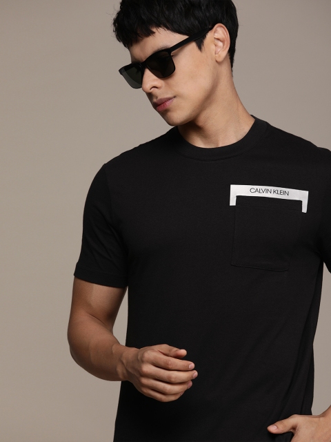 

Calvin Klein Jeans Men Black Pocket Detailed T-shirt