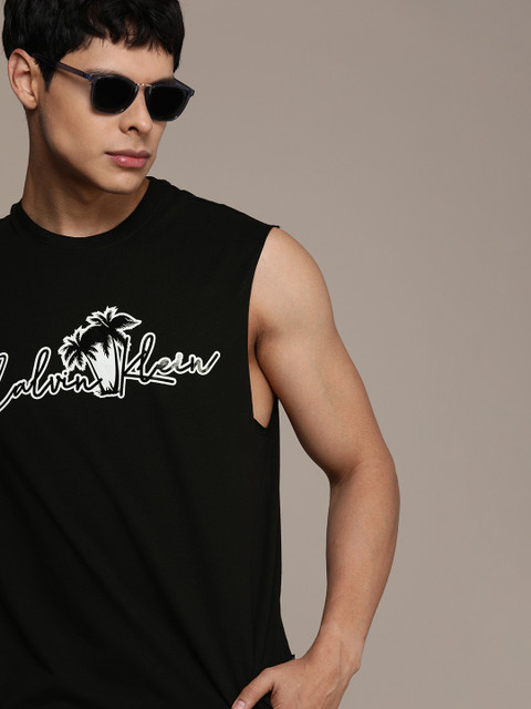 

Calvin Klein Jeans Men Black & White Brand Logo T-shirt