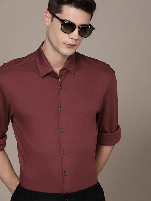 

Calvin Klein Jeans Men Maroon Solid Pure Cotton Slim Fit Semi-Formal Shirt