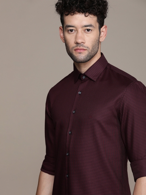 

Calvin Klein Jeans Men Burgundy Slim Fit Opaque Casual Shirt
