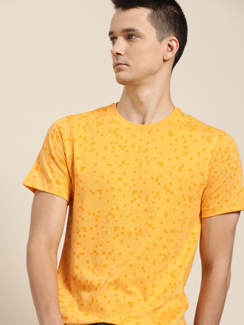 

ether Men Mustard Yellow Geometric Printed Pure Cotton T-shirt