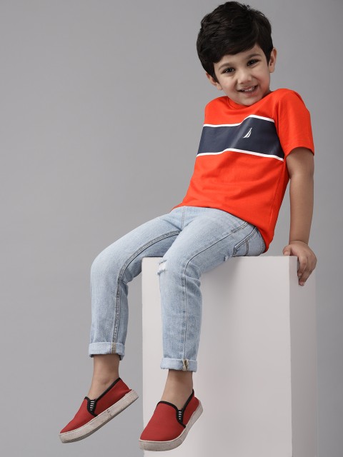 

Nautica Boys Orange & Black Pure Cotton Colourblocked T-shirt