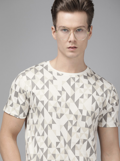 

Blackberrys Men Off White & Beige Printed Slim Fit T-shirt