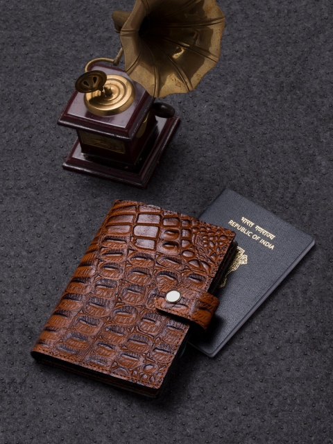 

IMUR Unisex Brown Textured Leather Passport Holder, Tan