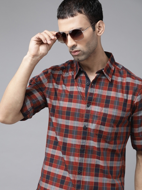 

Roadster Men Red & Navy Blue Pure Cotton Tartan Checked Casual Shirt