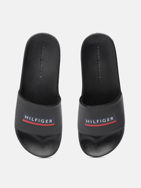 

Tommy Hilfiger Men Black SEASONAL EMBOSSED Brand Logo Print Sliders
