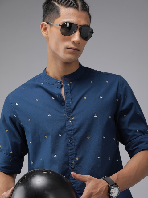 

Roadster Men Navy Blue & White Geometric Print Casual Shirt