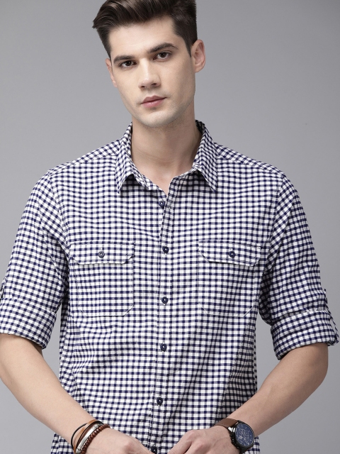 

Roadster Men White & Navy Blue Gingham Checked Casual Shirt