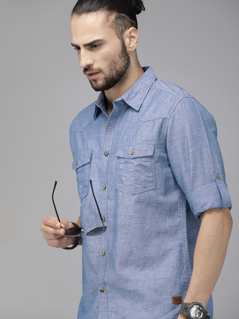 

The Roadster Lifestyle Co Men Blue Casual Shirt
