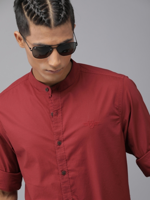 

Roadster Men Red Solid Slim Fit Casual Shirt