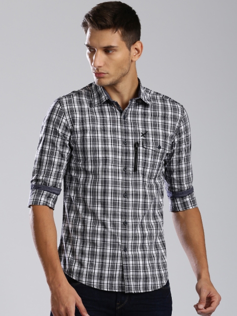 

HRX by Hrithik Roshan Men Black & White Slim Fit Checked Casual Shirt