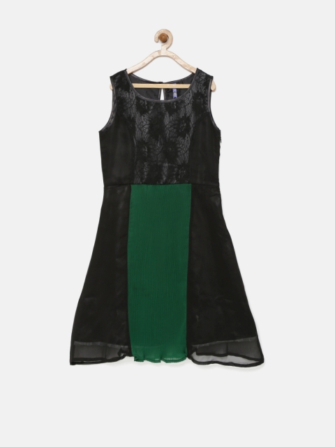 

YK Girls Black & Green Colourblocked Lace Fit & Flare Dress
