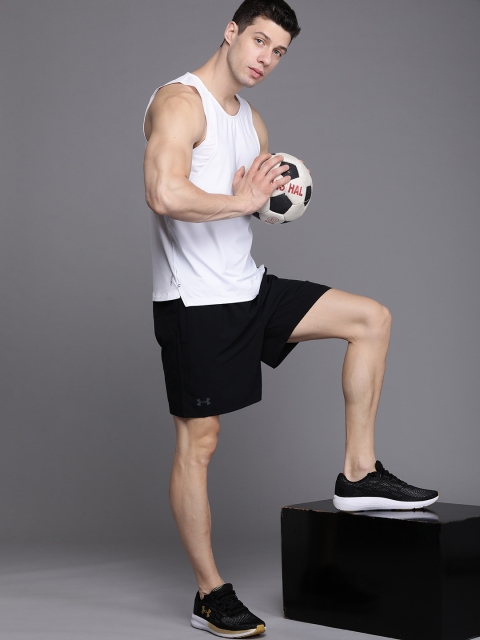 

UNDER ARMOUR Men Black Woven 7" Solid Running Shorts