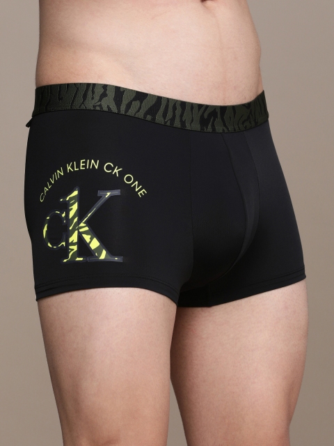

Calvin Klein Underwear Men Black Logo Printed Low Rise Trunks NB2982UB1