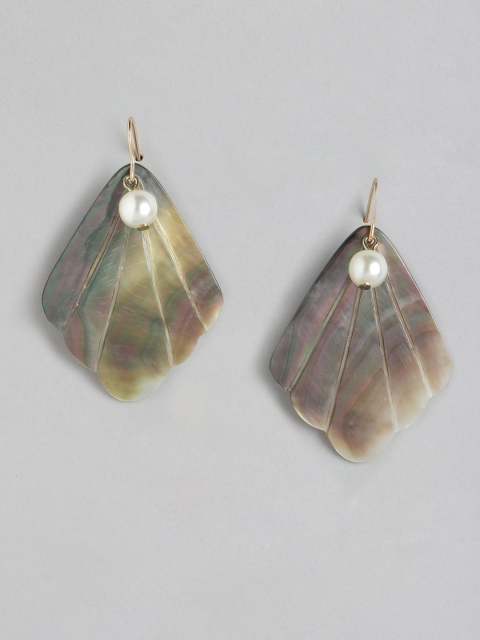 

DressBerry Grey & White Gold-Plated Sea Shell Shaped Beaded Drop Earrings