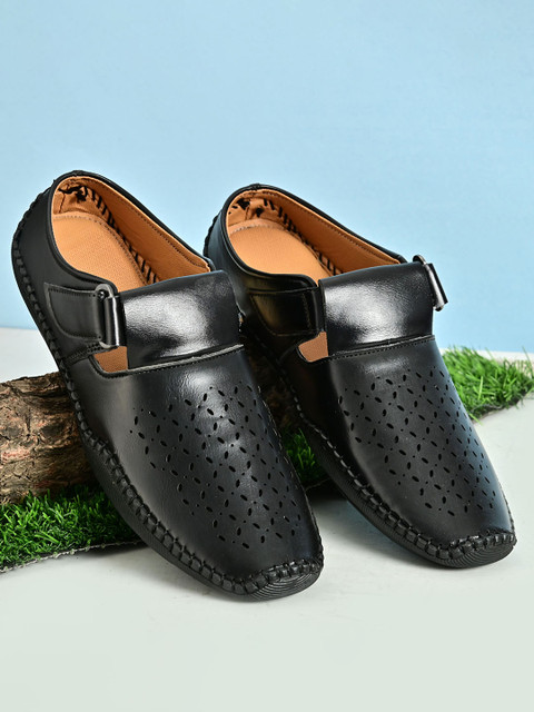 

INVICTUS Men Black Shoe-Style Sandals