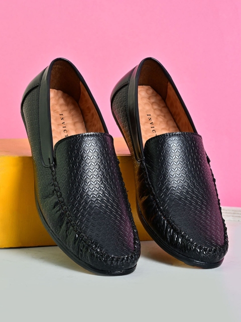 

INVICTUS Men Black Textured Slip-On Sneakers