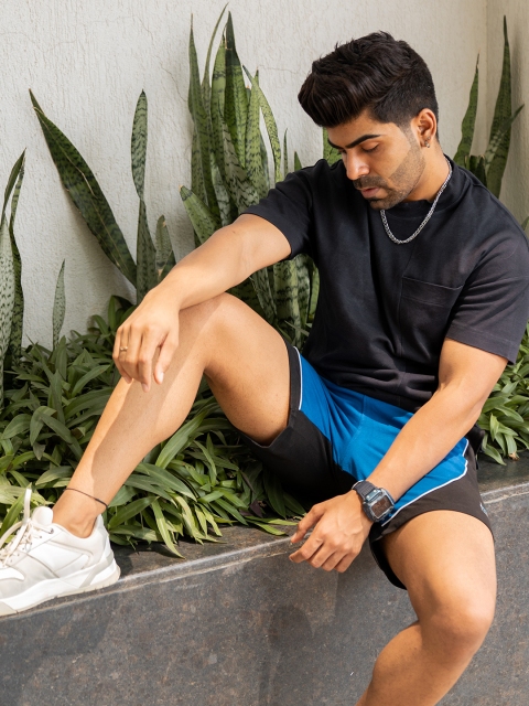 

HRX By Hrithik Roshan Lifestyle Men Sky Diver Bio-Wash Colourblock Shorts, Blue