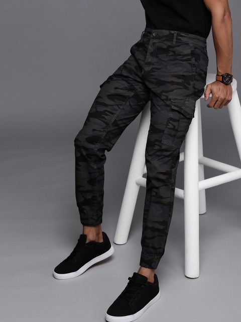 

WROGN Men Black & Green Camouflage Printed Joggers Trousers