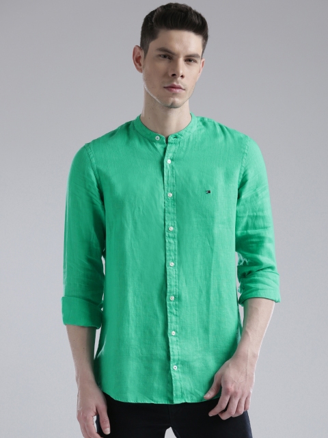 

Tommy Hilfiger Men Green Slim Fit Solid Casual Shirt