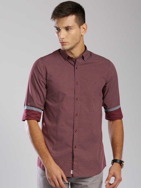 

Tommy Hilfiger Men Maroon Slim Fit Printed Casual Shirt