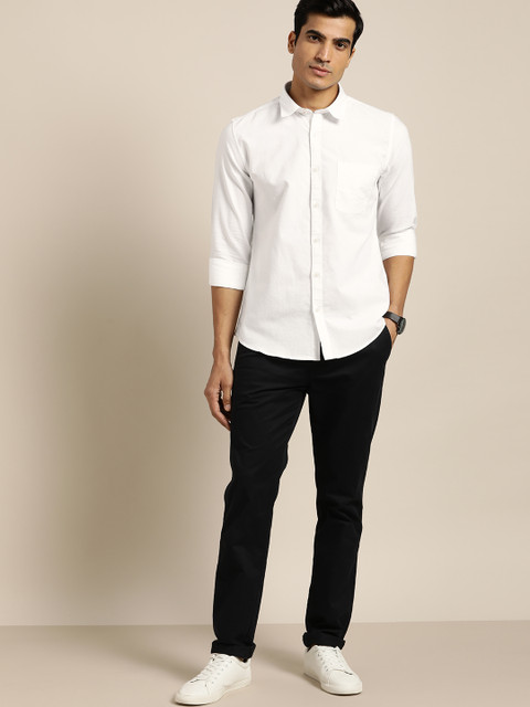 

INVICTUS Men White Solid Pure Cotton Slim Fit Casual Shirt