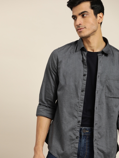 

INVICTUS Men Charcoal Grey Solid Slim Fit Chambray Weave Cotton Casual Shirt