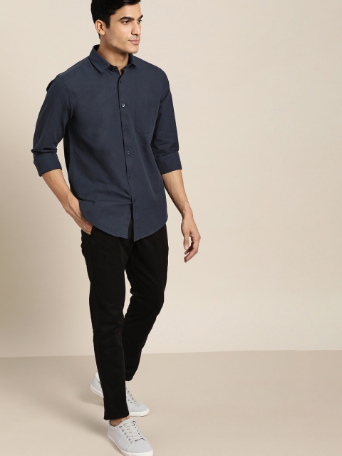 

INVICTUS Men Navy Blue Pure Cotton Solid Casual Shirt