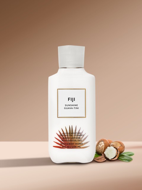 

Bath & Body Works Fiji Sunshine Guava-Tini Super Smooth Body Lotion 236 ml, White