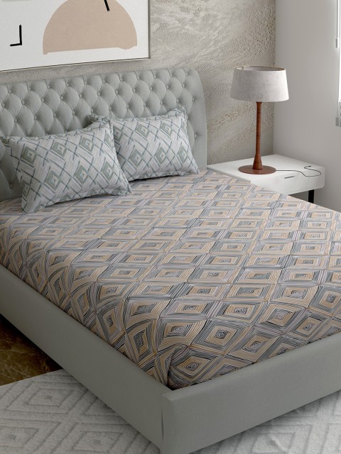 

EverHOME Grey & White Geometric 144 TC Queen Bedsheet with 2 Pillow Covers