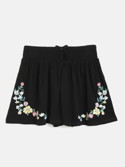 

Marks & Spencer Girls Black & Green Floral Embroidered Sustainable Mid-Rise Regular Shorts