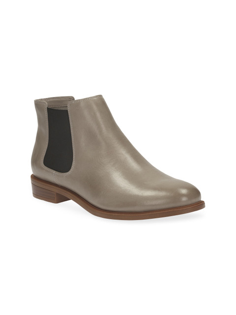 

Clarks Women Mushroom Brown Leather Boots