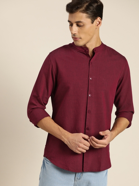 

INVICTUS Men Burgundy Solid Pure Cotton Casual Shirt
