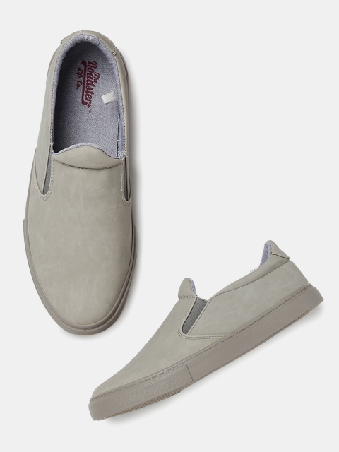 

Roadster Men Grey Solid Slip-On Sneakers