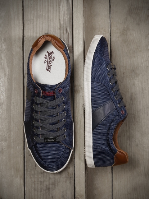 

Roadster Men Navy Sneakers, Navy blue
