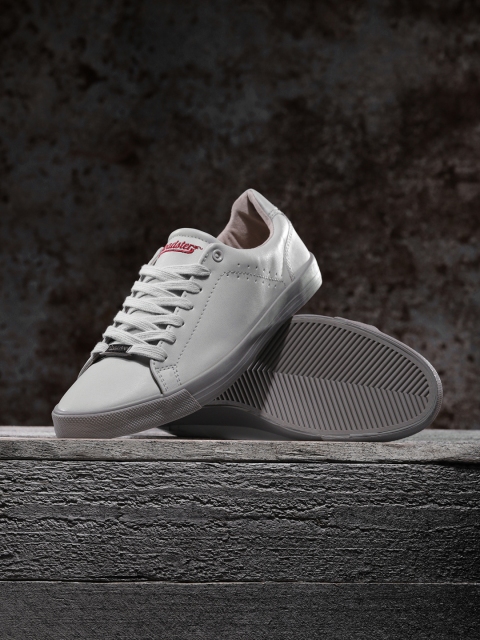 

Roadster Men Grey Sneakers