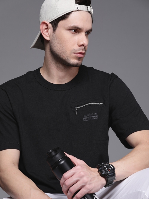 

ADIDAS Originals Men Black R.Y.V. Q3 Pure Cotton Solid Pure Cotton T-shirt