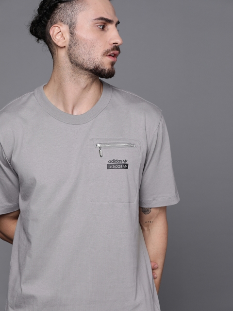 

ADIDAS Originals Men Grey Pure Cotton R.Y.V. Q3 Solid Pure Cotton T-shirt