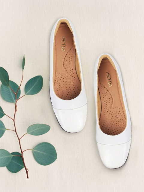 

Metro Women White Wedge Pumps