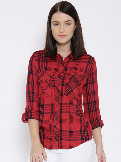 

Vero Moda Women Red Regular Fit Checked Casual Shirt