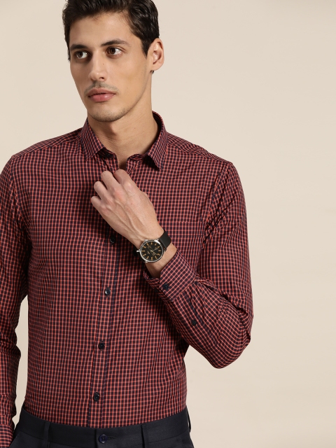 

INVICTUS Men Red & Navy Blue Checked Formal Shirt