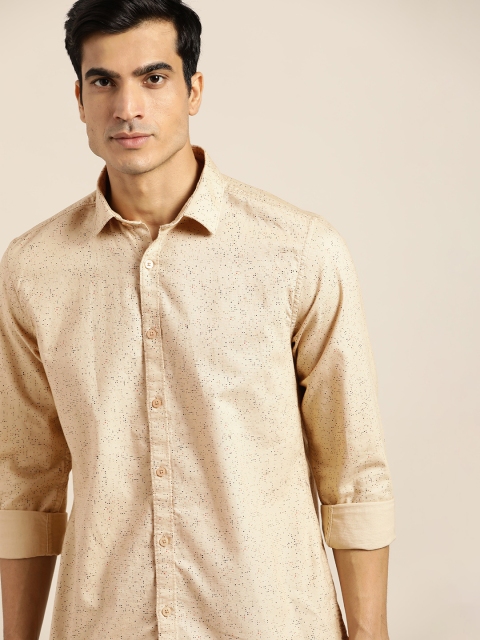 

INVICTUS Men Beige & Black Micro Ditsy Print Pure Cotton Casual Shirt