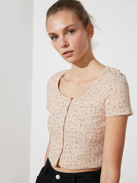

Trendyol Beige Black Floral Print Pure Cotton Fitted Crop Top