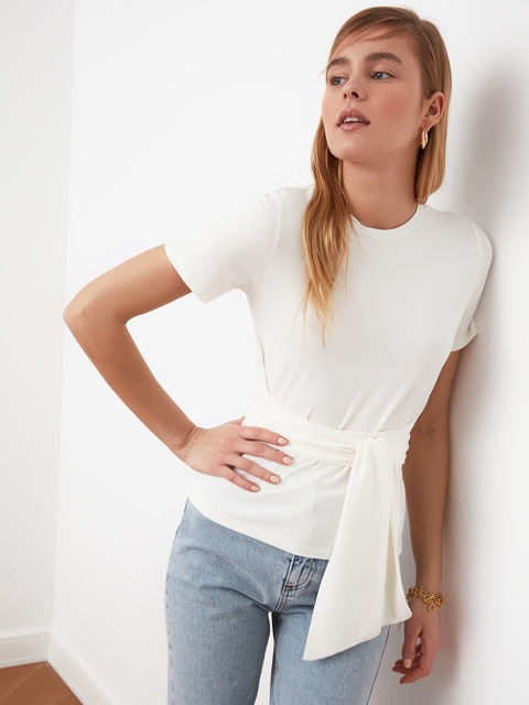 

Trendyol White Cinched Waist Top