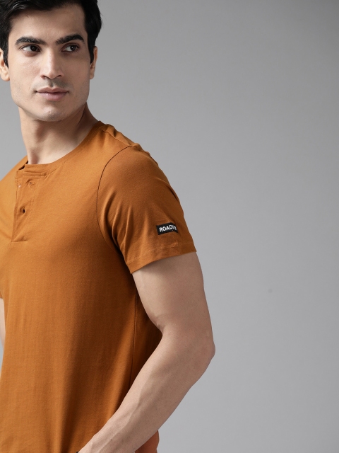 

Roadster Men Rust Brown Cotton Henley Neck T-shirt