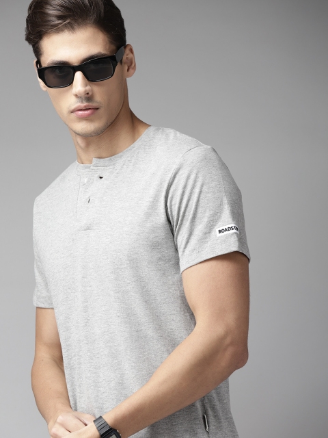 

Roadster Men Grey Melange Henley Neck T-shirt
